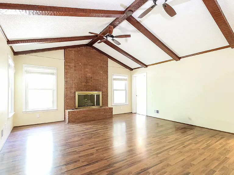 9424 Highgate Rd — Photo 2