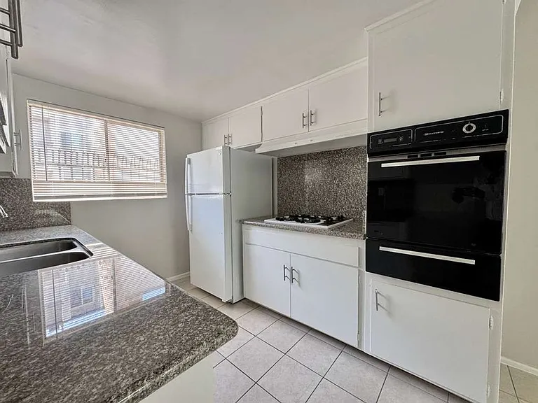 731 N Azusa Ave — Photo 6