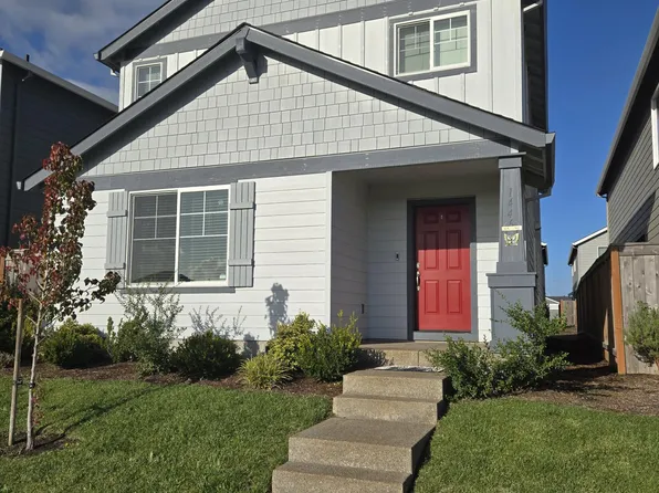 1446 McCallum Ln, Woodburn, OR 97071
