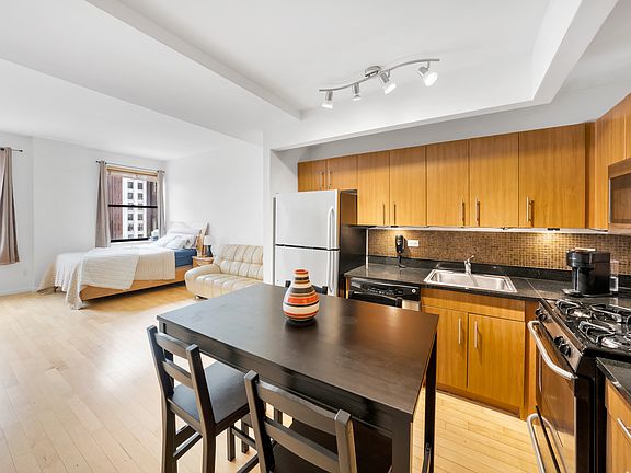 4th image of 20 West St APT 15K