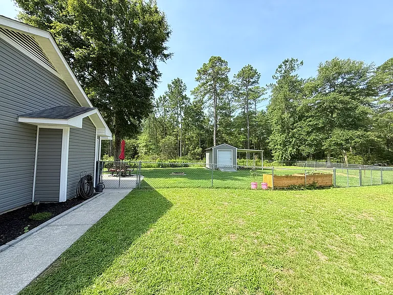 35 Burlington Cir — Photo 5
