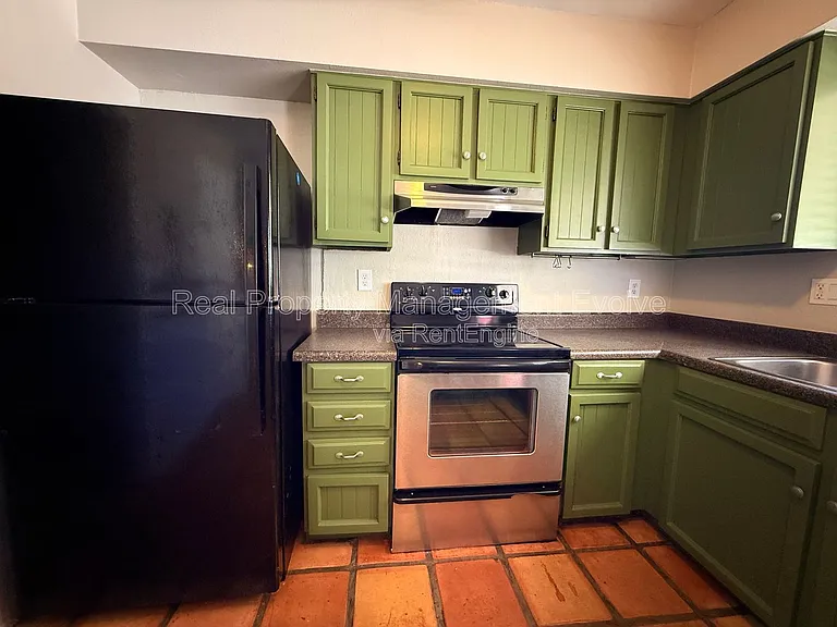 2401 W Fremont Dr — Photo 10