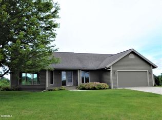 2 Ravine Dr, Galena, IL 61036