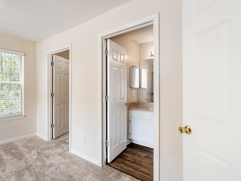 The Retreat at Grande Lake Apartments — Photo 33