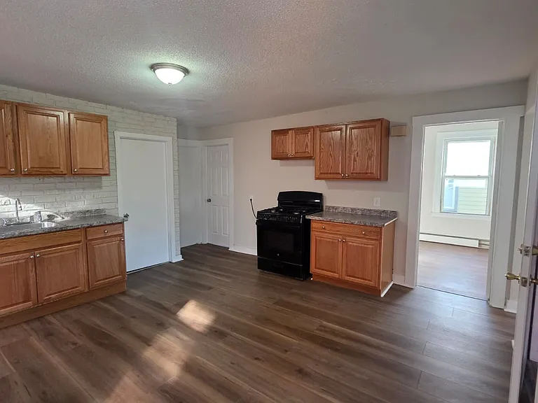 312 Davenport Ave #2 — Photo 7