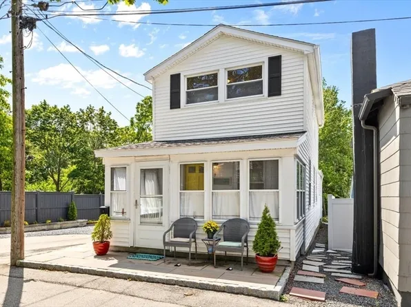 7 Peterson Rd, Quincy, MA 02169