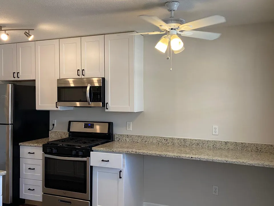 714 Spring St NE #9