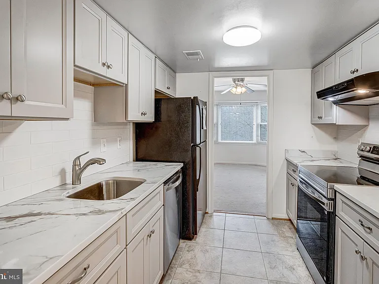 11337 Cromwell Ct — Photo 5