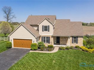 6225 Whitehouse Valley Dr, Whitehouse, OH 43571