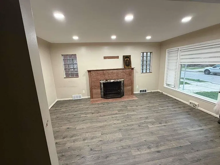 6835 Rosemont Ave — Photo 3