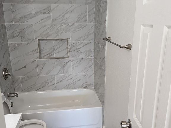 2nd image of 4840 Santa Monica Ave