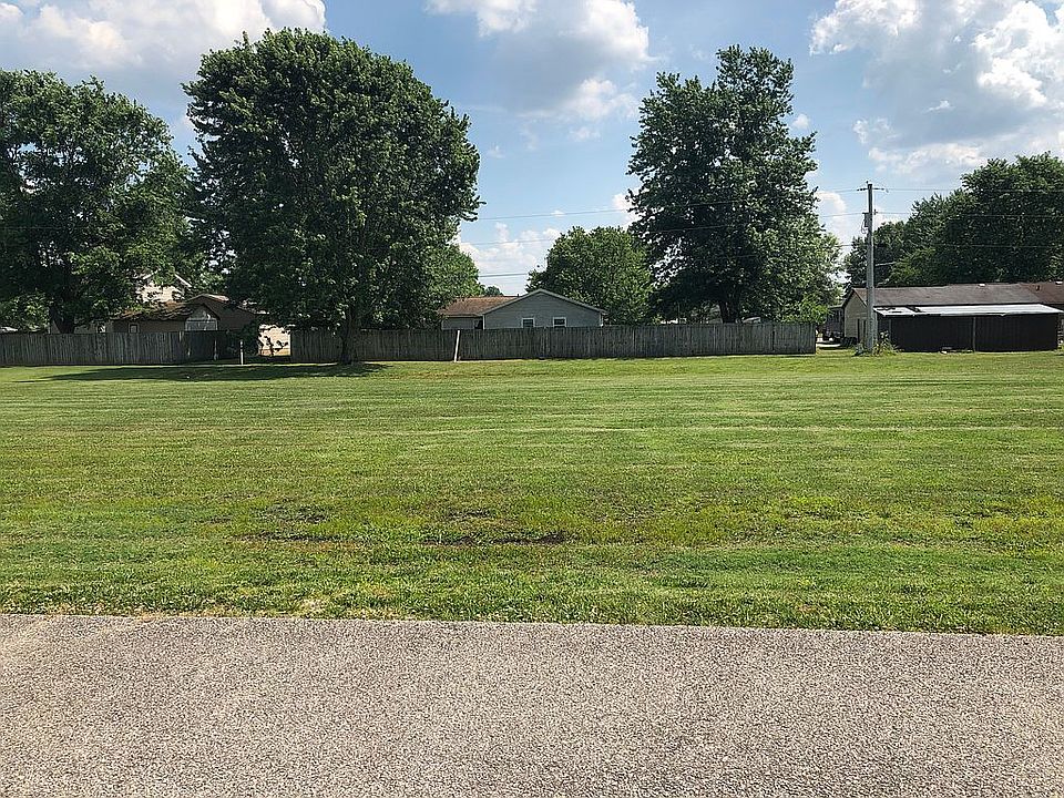 2nd image of 711 W 10th St