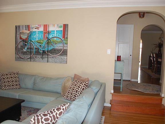 4th image of 2421 33rd St