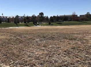 1615 S Red Oaks St, Wichita, KS 67207