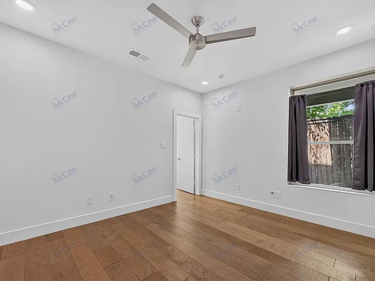 4413 Roseland Ave — Photo 10