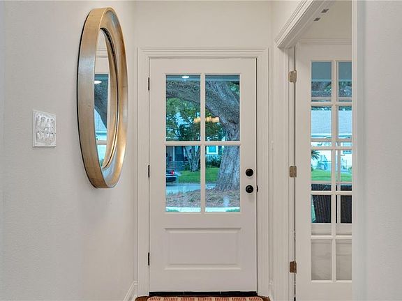 5th image of 313 Rio Vista Ave