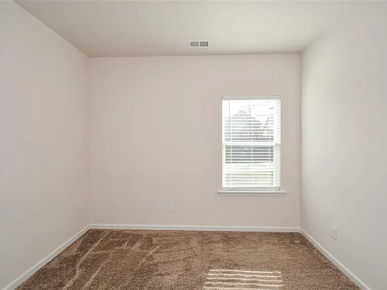 350 Cranston Dr — Photo 38