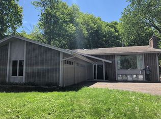 27815 Island View Rd, Shorewood, MN 55331