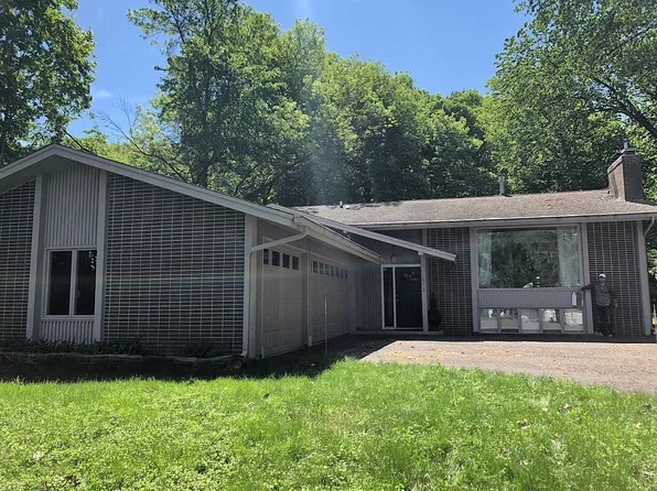 27815 Island View Rd, Shorewood, MN 55331