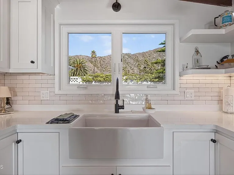 3884 Pacific Coast Hwy — Photo 18
