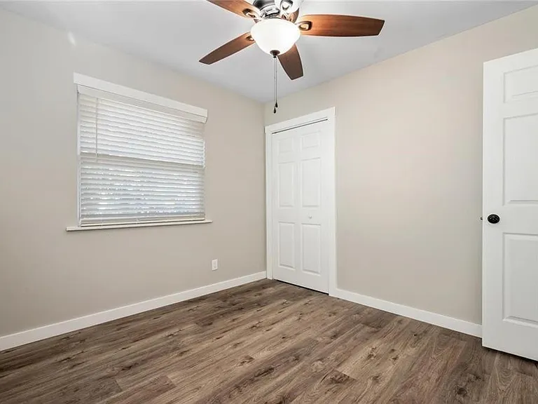 920 Johnston St — Photo 12