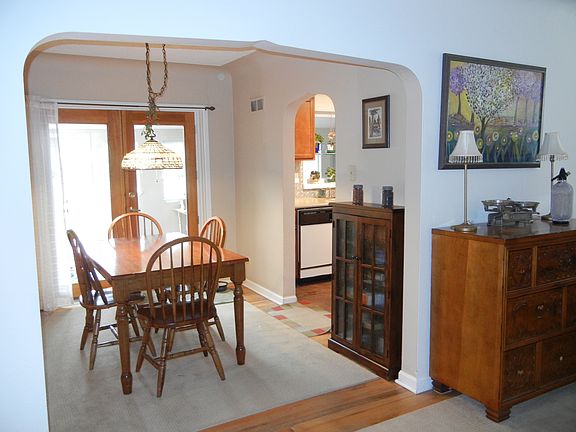 3rd image of 1110 N Elm St