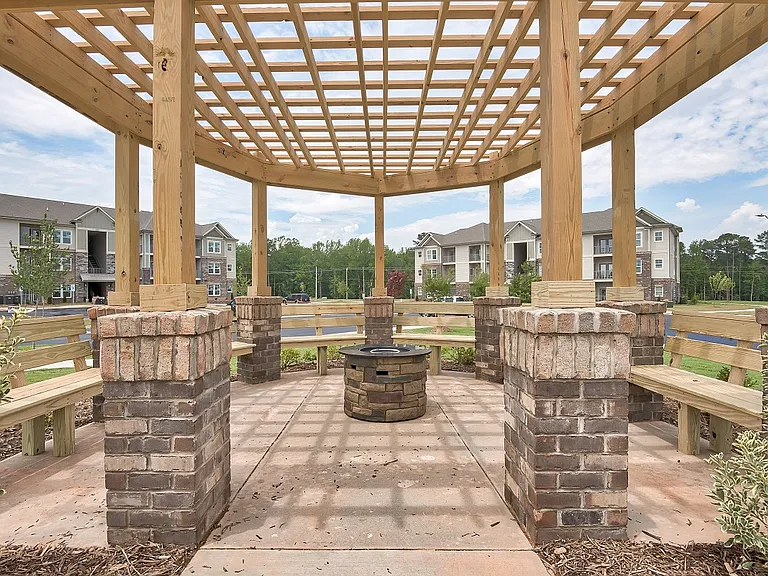 Pines at Glen Laurel Luxury Apartments — Photo 6