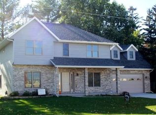 412 Blue Jay Way, Cambridge, WI 53523