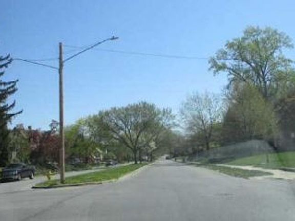 Exterior Neighborhood (street photo)