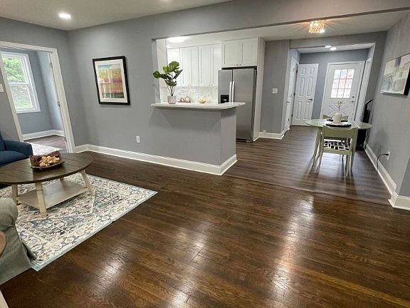 4th image of 1034 Greystone Ave