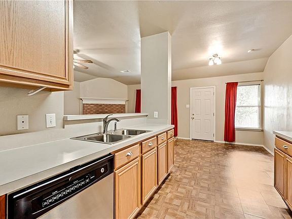 3rd image of 1719 Country Crest Ln