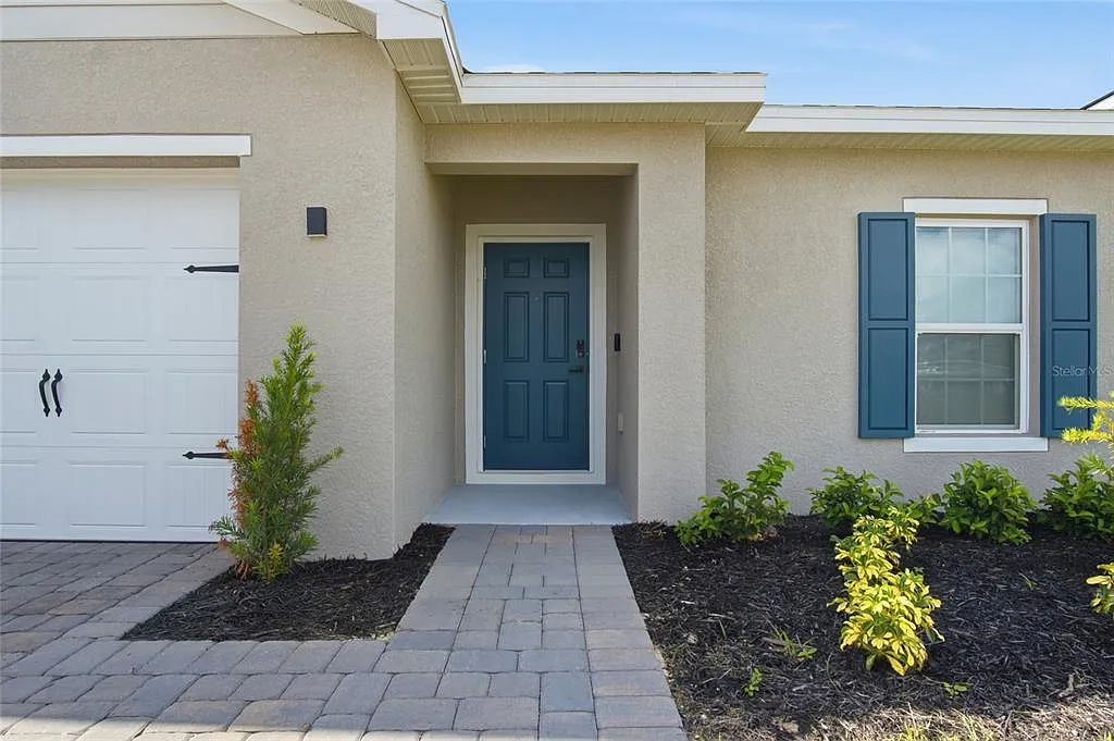 4 bed, 2.0 bath, 1722 sqft, $2,200 — Photo 2