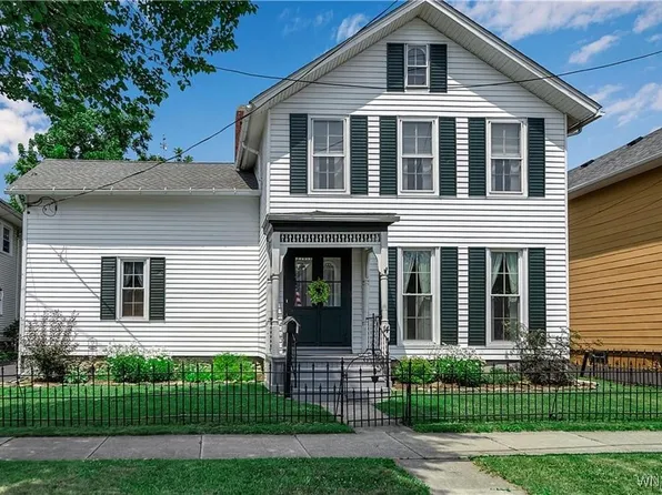 14 Pleasant Ave, Lancaster, NY 14086