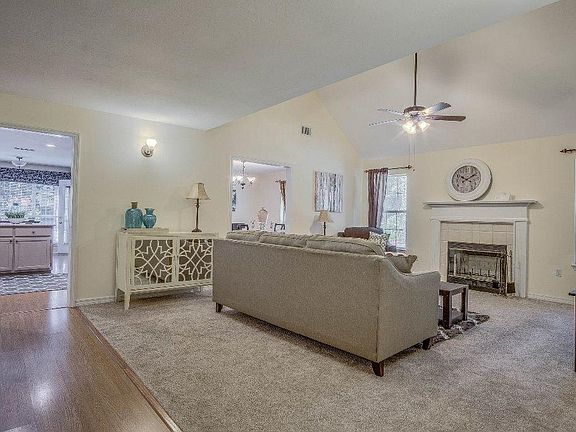 5th image of 814 Turnberry Cv S