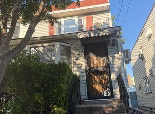 3233 200th St, Flushing, NY 11361