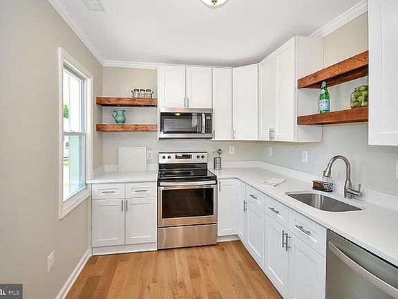 3rd image of 31 Dorsey Ave