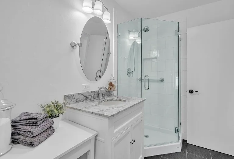 Second upstairs bathroom