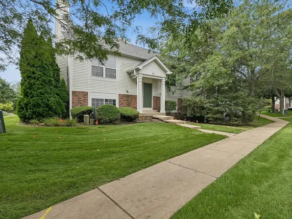 271 Holiday Ln, Hainesville, IL 60073