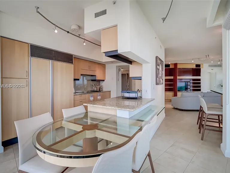 1455 Ocean Dr #902 — Photo 12