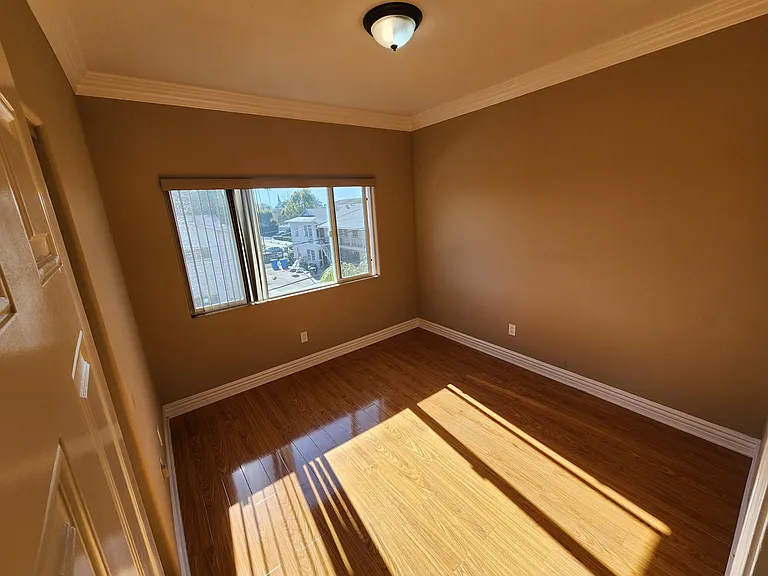 13620 Valerio St #10 — Photo 24