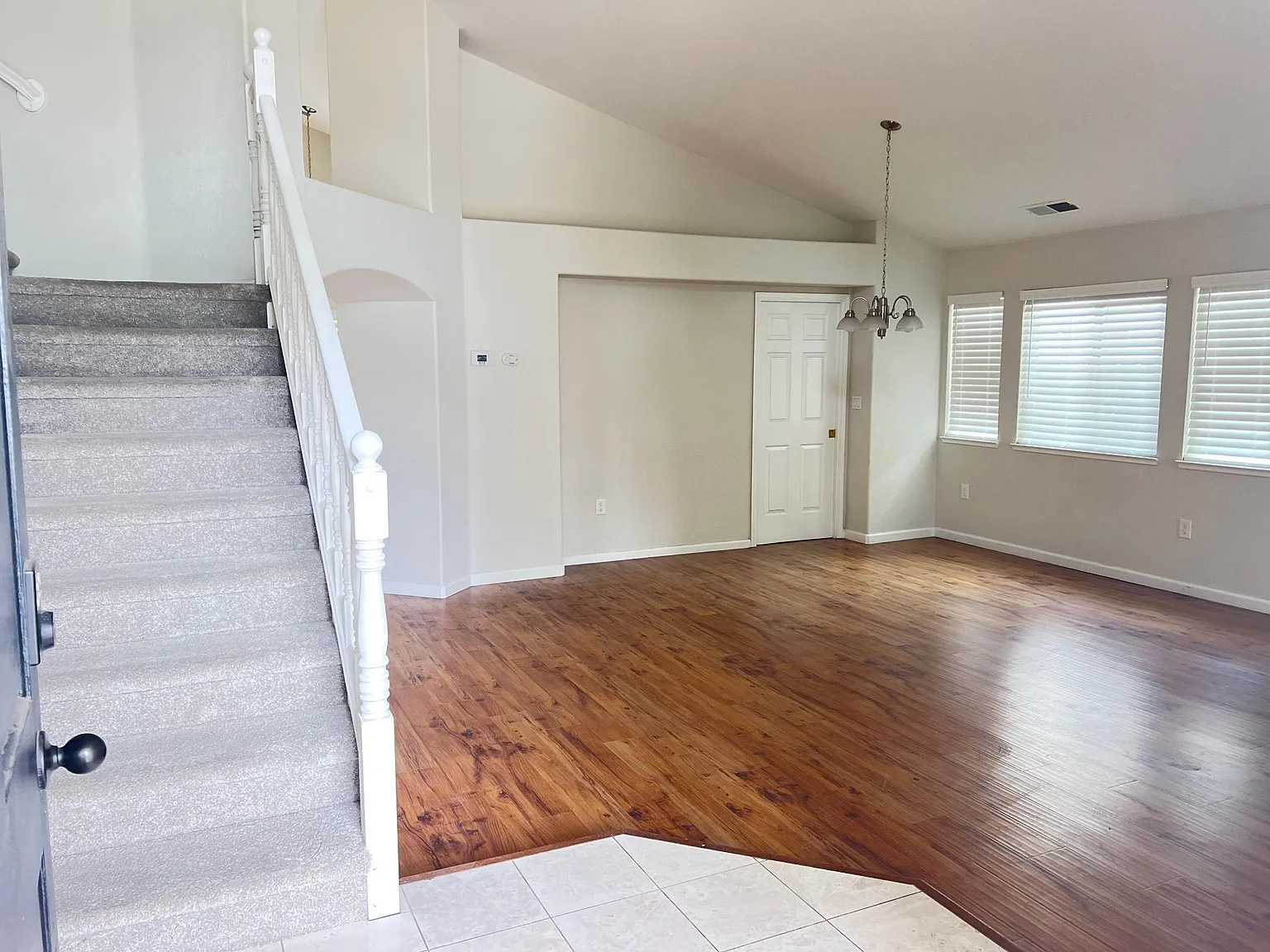 3 bed, 2086 sqft, $2,999 — Photo 2