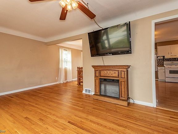 4th image of 24471 Yosemite Dr