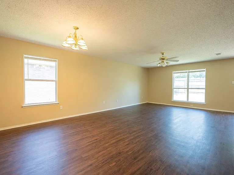 3316 Knoll Trl — Photo 4
