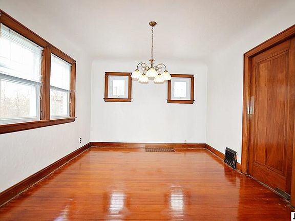 3rd image of 116 W Meadow Heights Ave