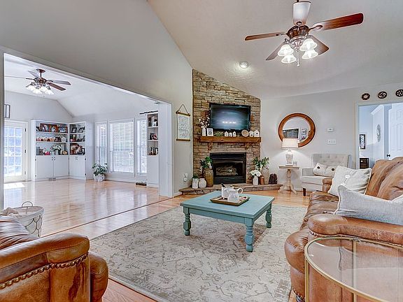 4th image of 1808 El Prado Dr