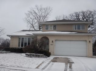 8005 Fawn Trl, Justice, IL 60458