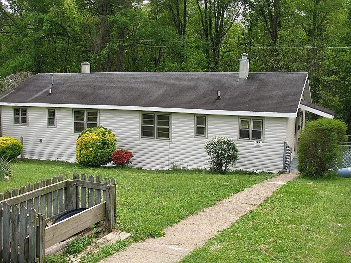 123 N Hollywood Cir