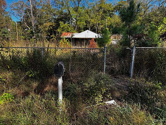 39th image of 2210 N Hurricane Creek Rd