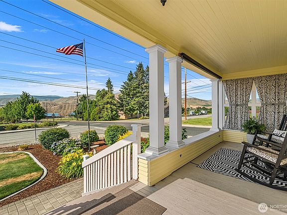 3rd image of 800 Autumn Crest Drive