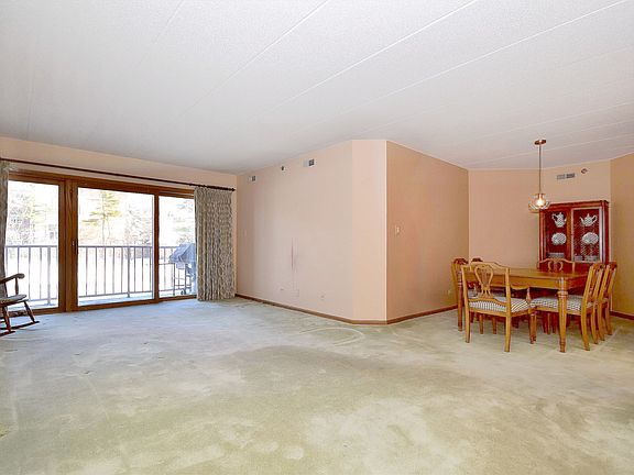 5th image of 480 E Montrose Ave APT 103